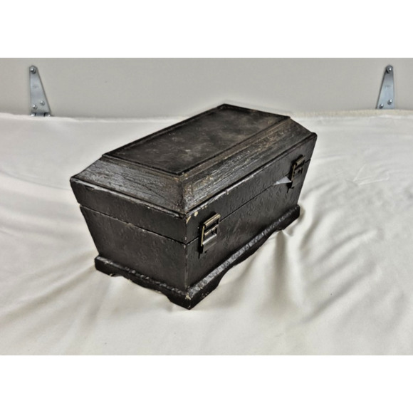 Costume Jewelry Mystery Box – Assorted Pieces in Vintage Storage Chest - Picture 3 of 5